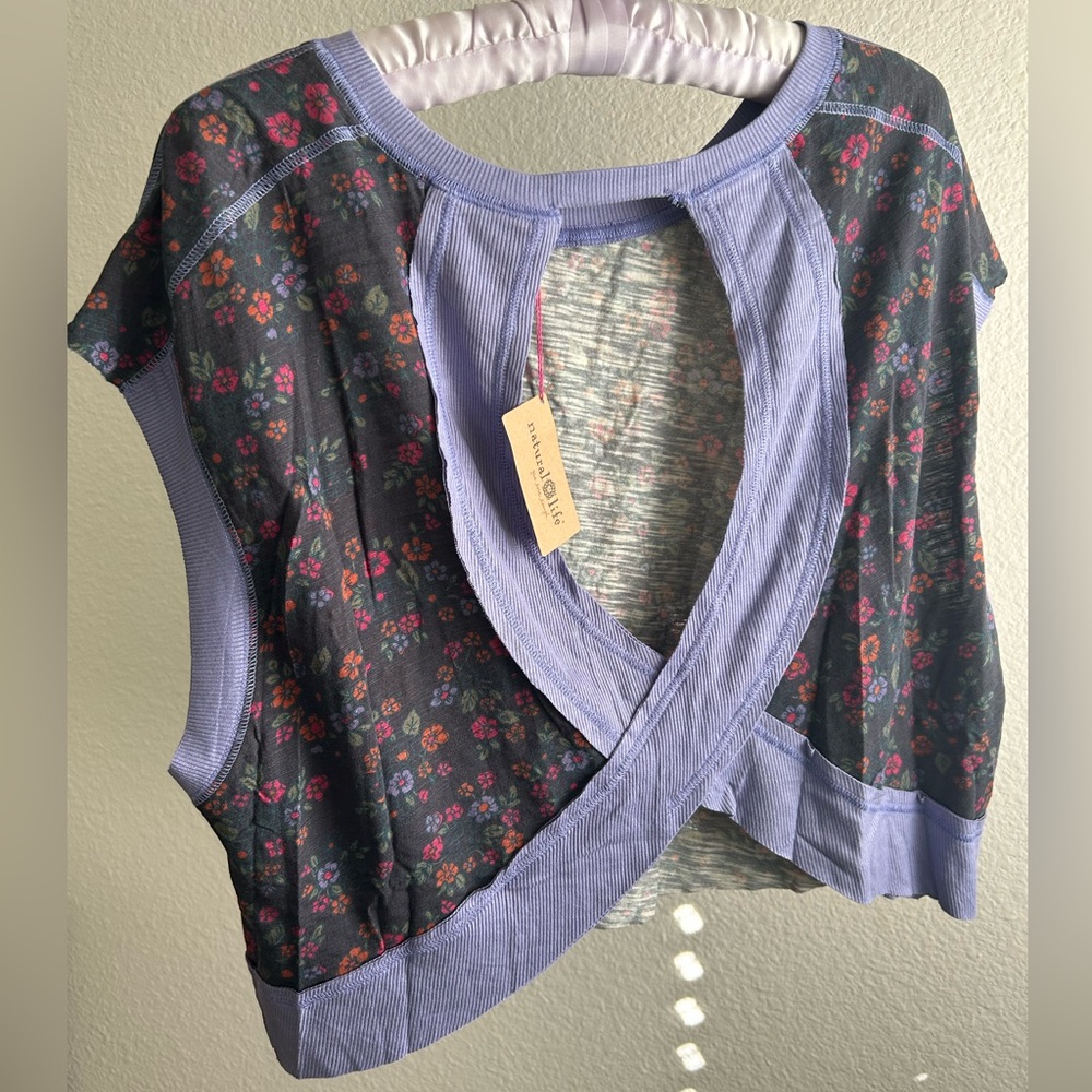 NEW Natural Life Lavender Trim Floral gym crop top - Picture 3 of 7